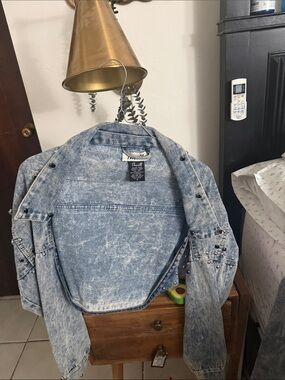 Acid Wash Studded crop Denim Jacket - Light Blue